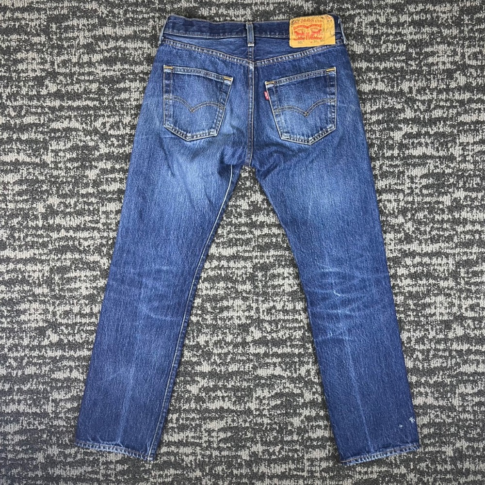 Levi's 501 Jeans Mens 31x29 Blue Medium Wash Vintage Straight Leg Button Fly - Picture 2 of 14
